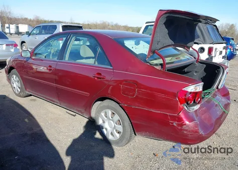 2005 Toyota Camry Le z USA, uszkodzony, nr VIN 4T1BE32K95U016820